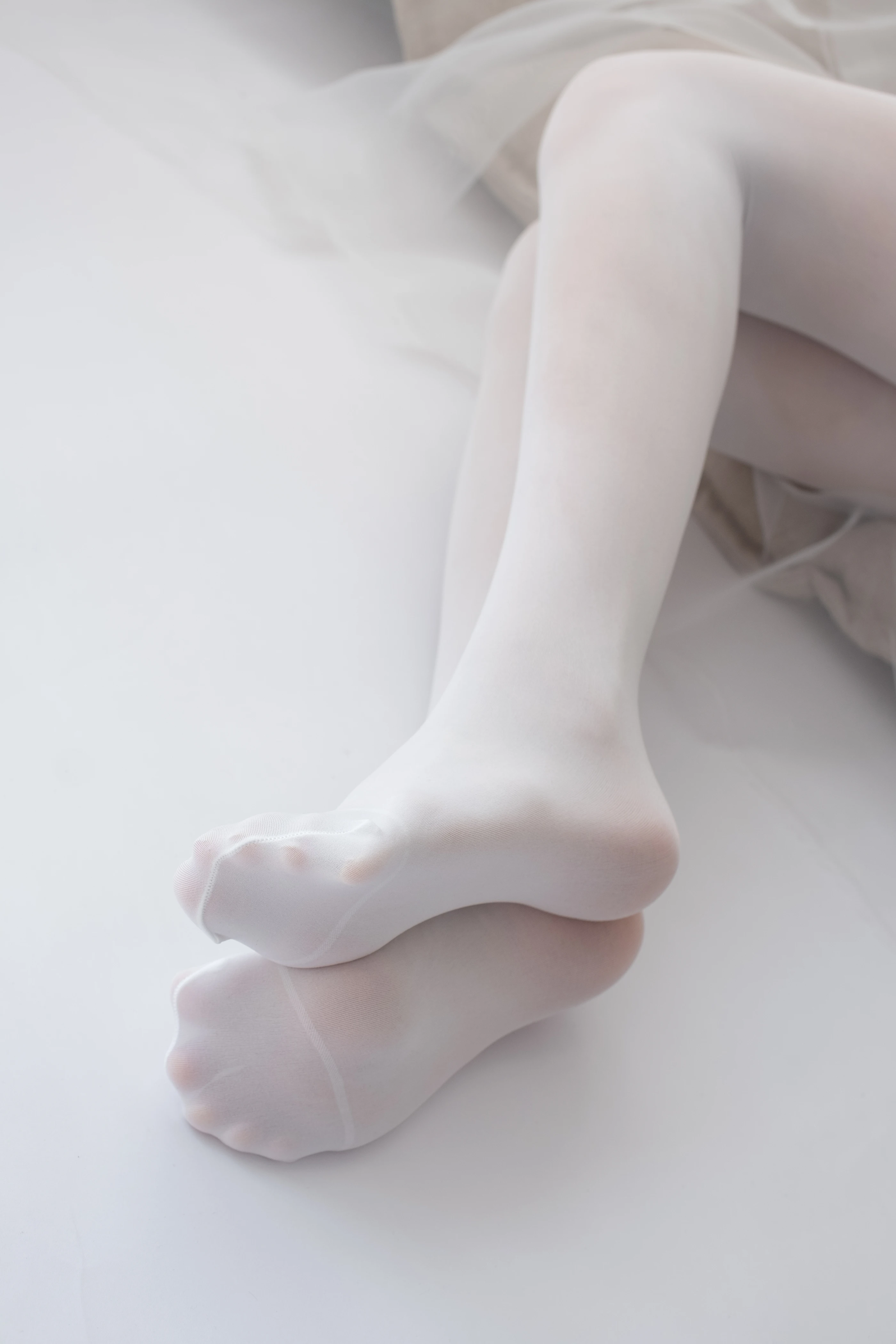 森萝财团 [ALPHA-007] 纯白的诱惑白丝裸足 [156P]插图1